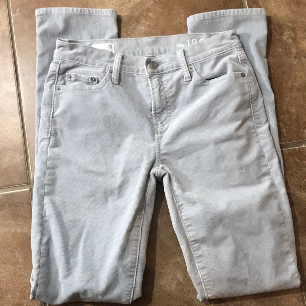 Light grey corduroy pants‎